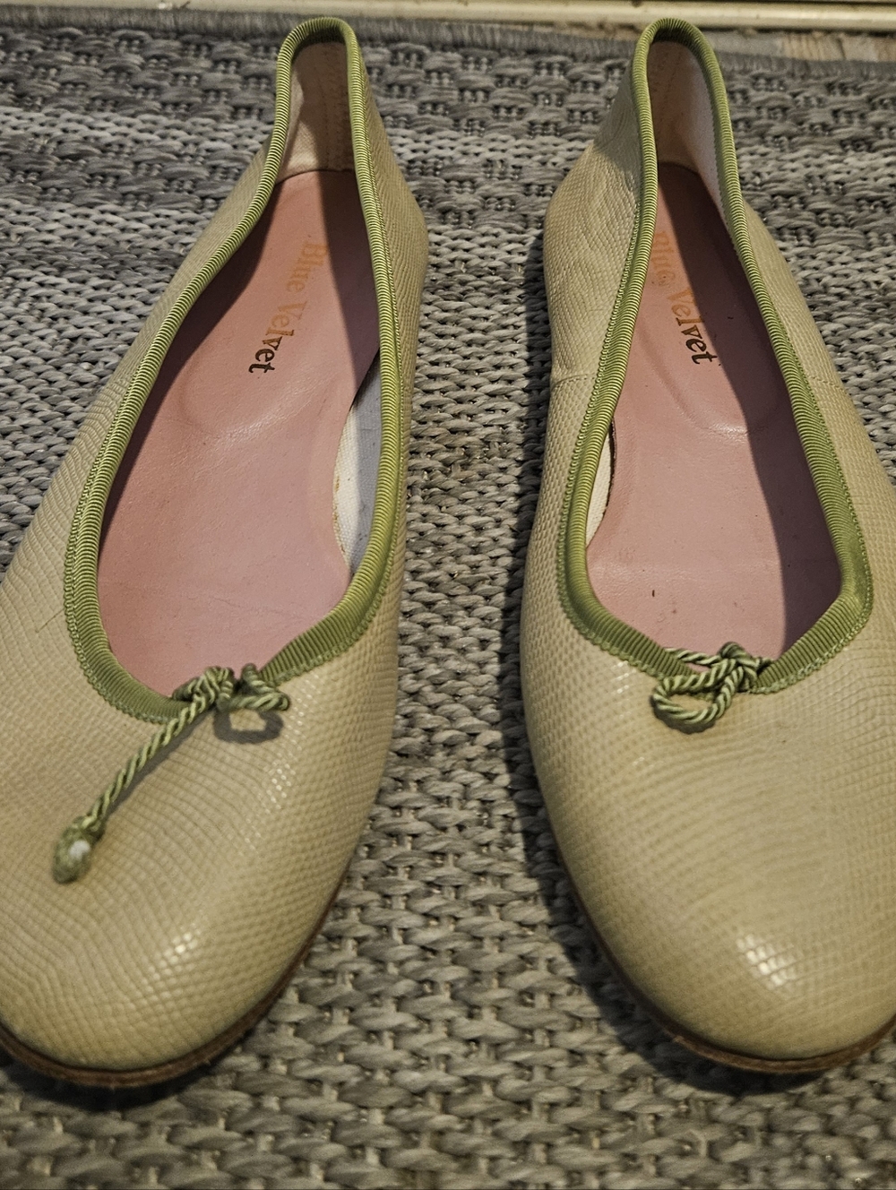 Blue Velvet Made In Spain Light Green Snakeprint Bow Front Flat. 40.5EU